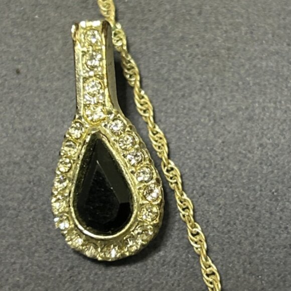 VINTAGE ROMAN TEAR DROP BLACK SILVER TONE PENDANT CHAIN NECKLACE & EARRING - Picture 3 of 5